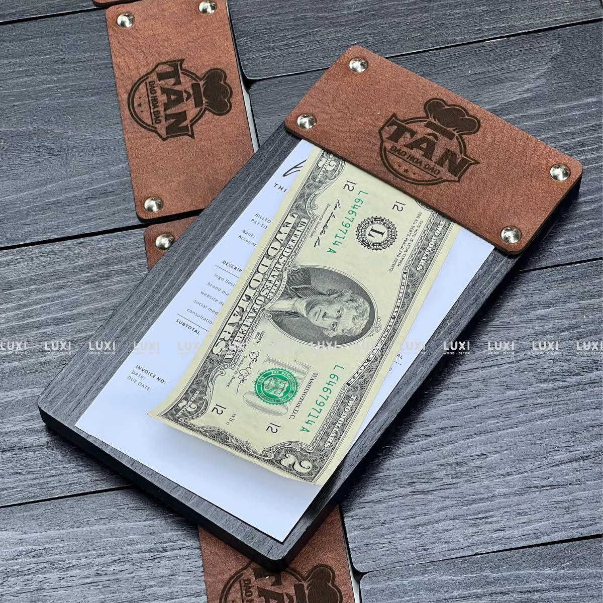 KẸP BILL QUAI DA KHẮC LASER - LUXI DECOR