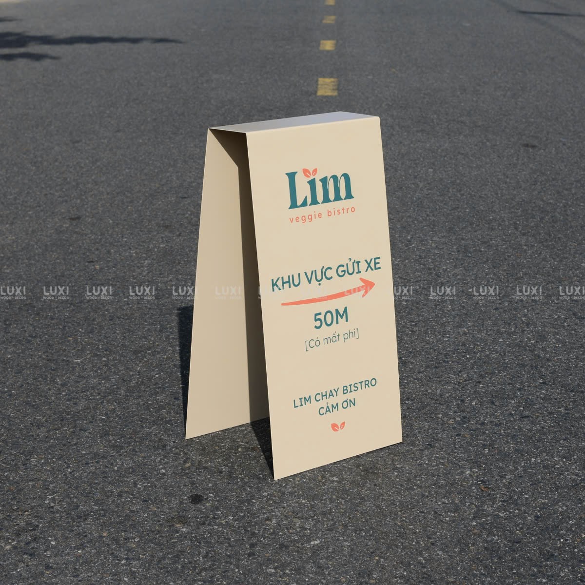 STANDEE SẮT HÌNH THANG CÂN - LUXI DECOR