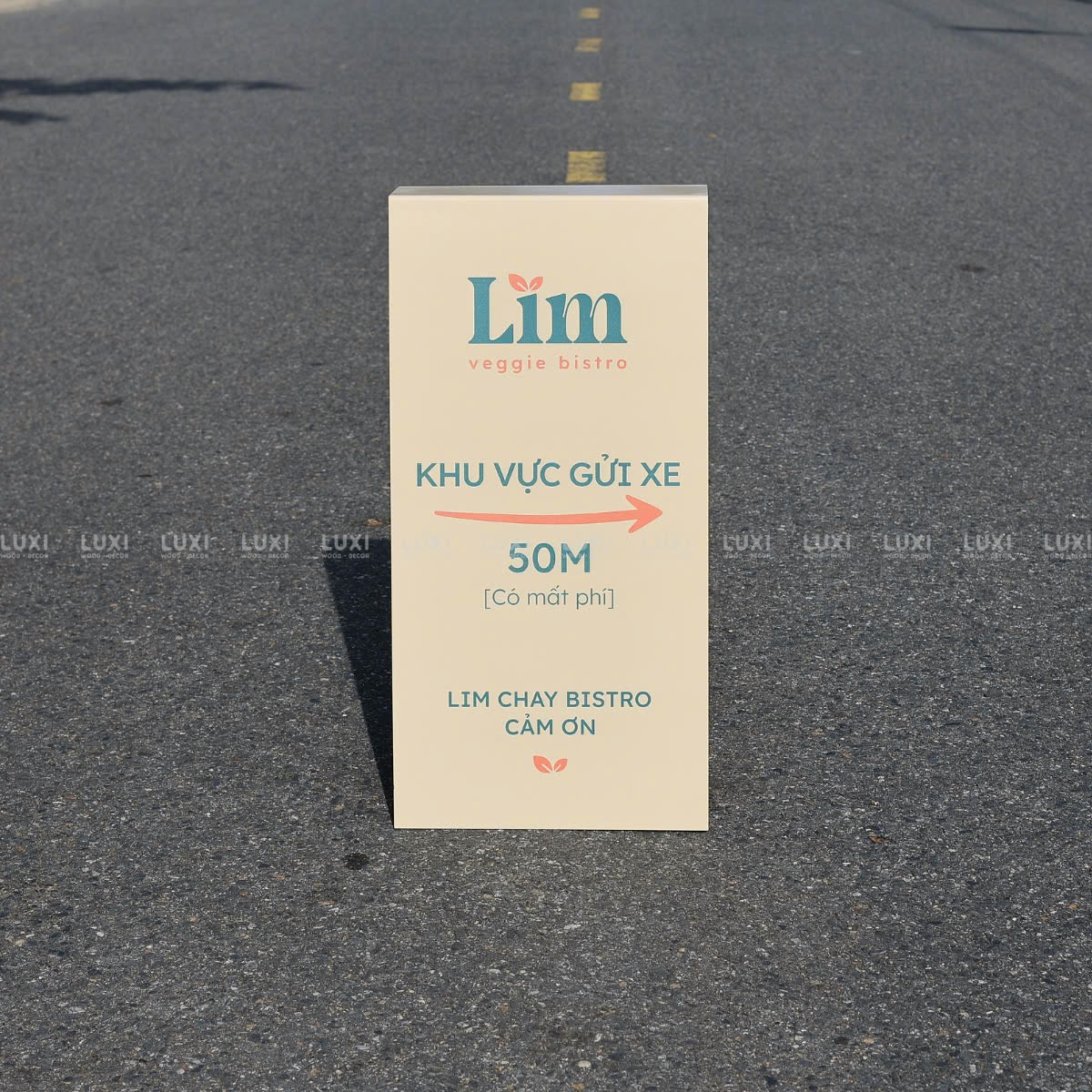 STANDEE SẮT HÌNH THANG CÂN - LUXI DECOR