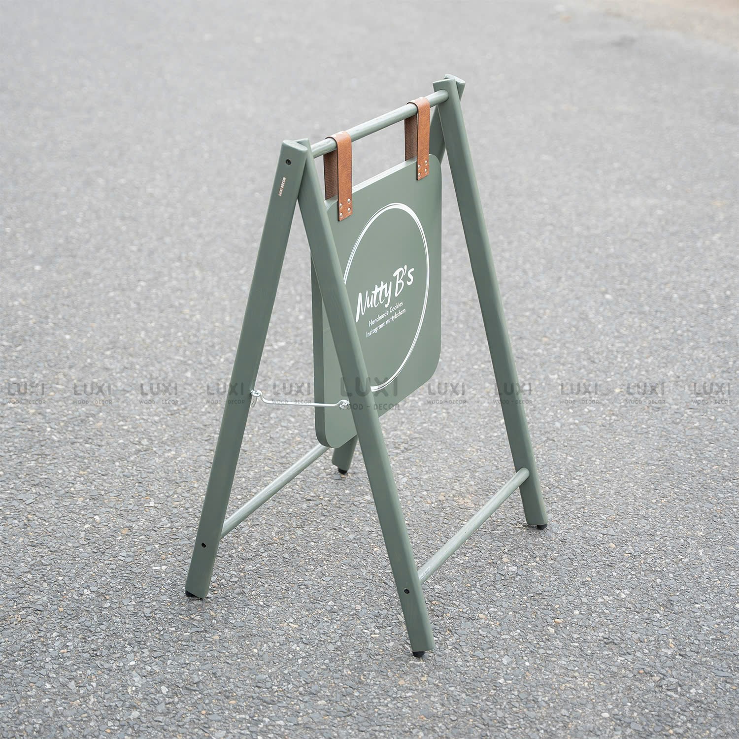 STANDEE MẪU MỚI NHẤT 2025, MẪU SANG TRỌNG, MÀU DỄ THƯƠNG – LUXI DECOR