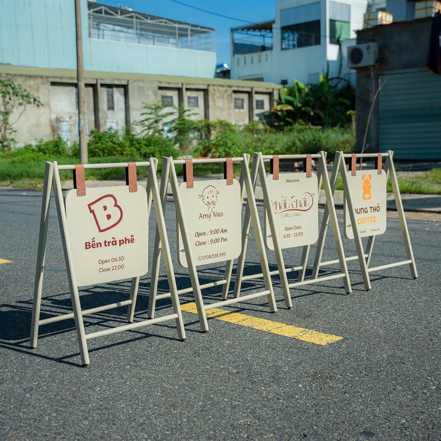 STANDEE MẪU MỚI NHẤT 2025, MẪU SANG TRỌNG, MÀU DỄ THƯƠNG – LUXI DECOR