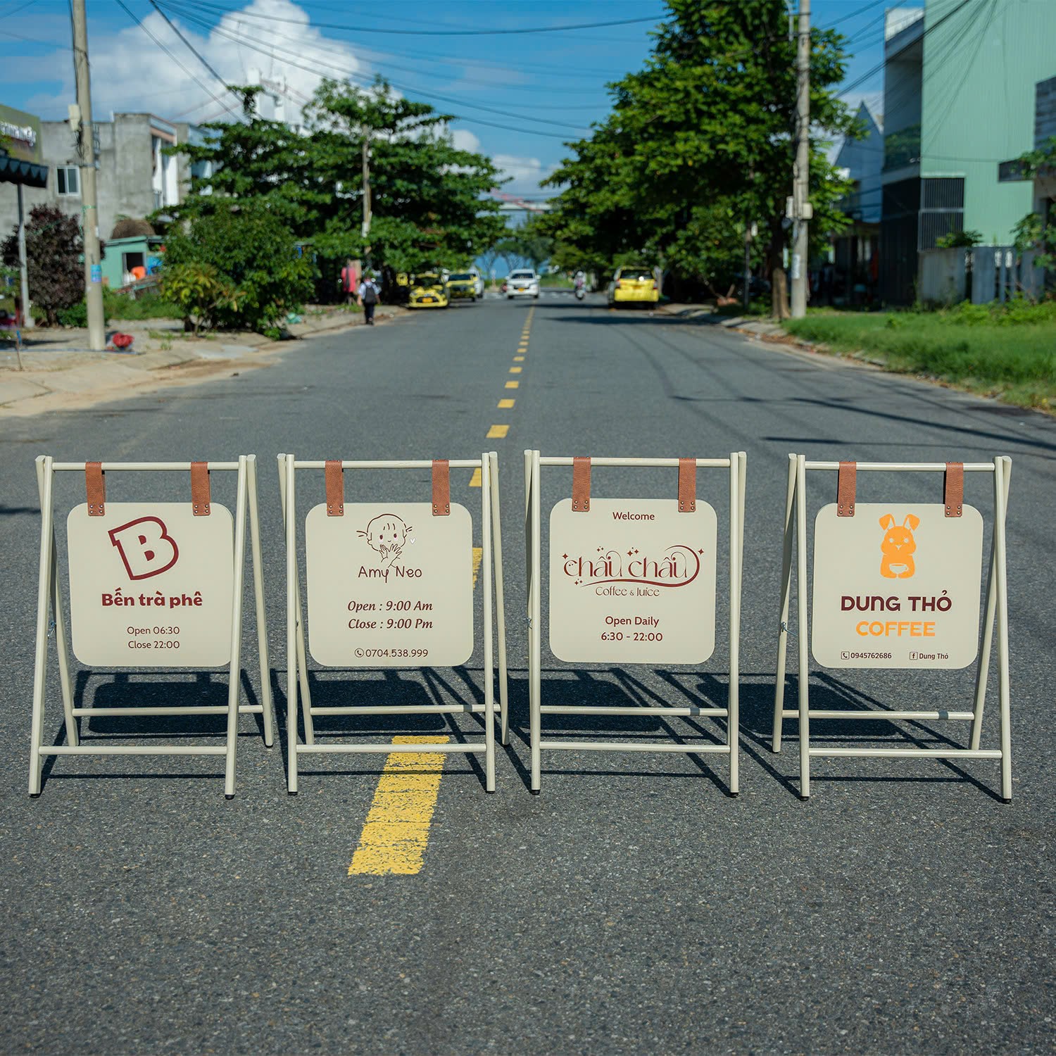 STANDEE MẪU MỚI NHẤT 2025, MẪU SANG TRỌNG, MÀU DỄ THƯƠNG – LUXI DECOR