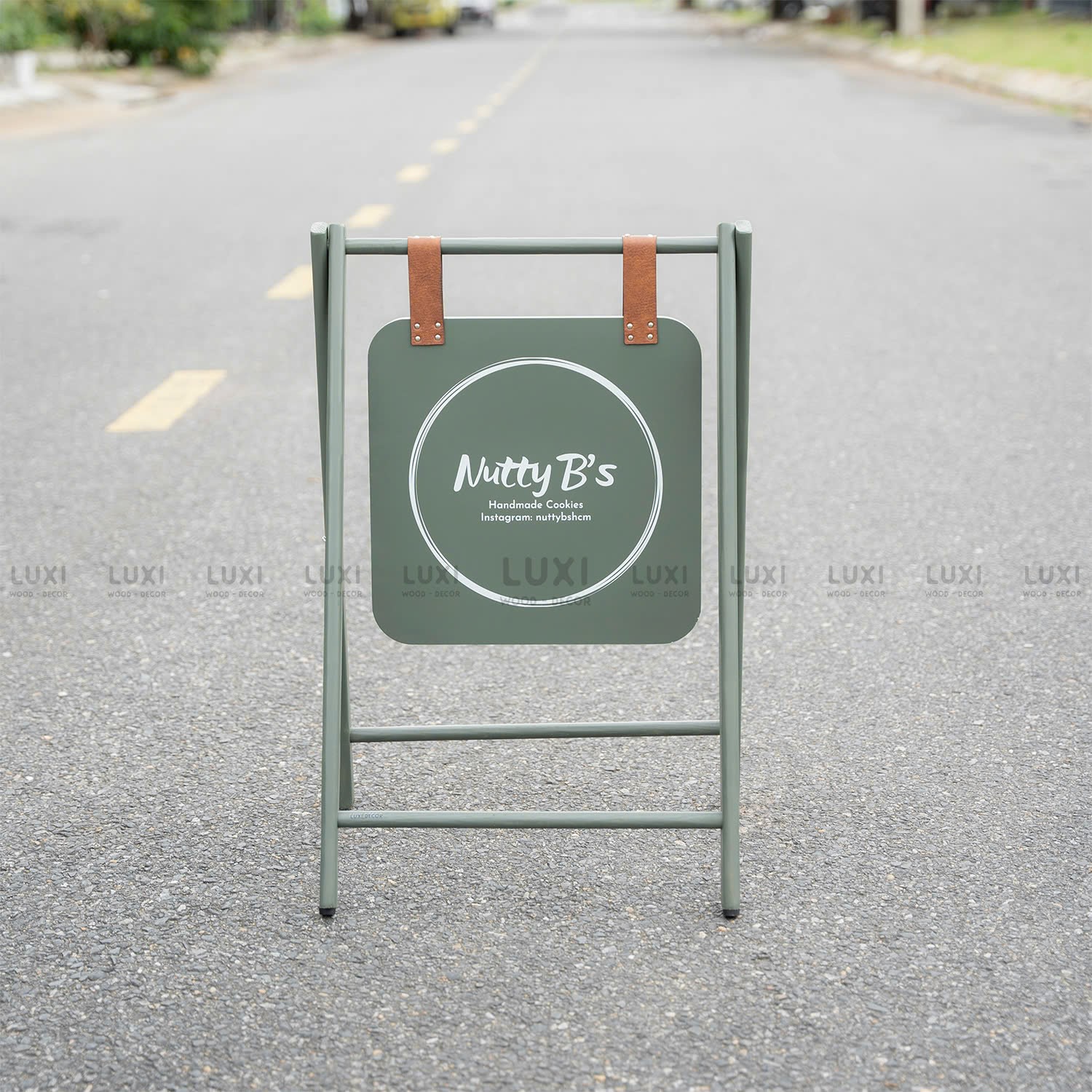 STANDEE MẪU MỚI NHẤT 2025, MẪU SANG TRỌNG, MÀU DỄ THƯƠNG – LUXI DECOR