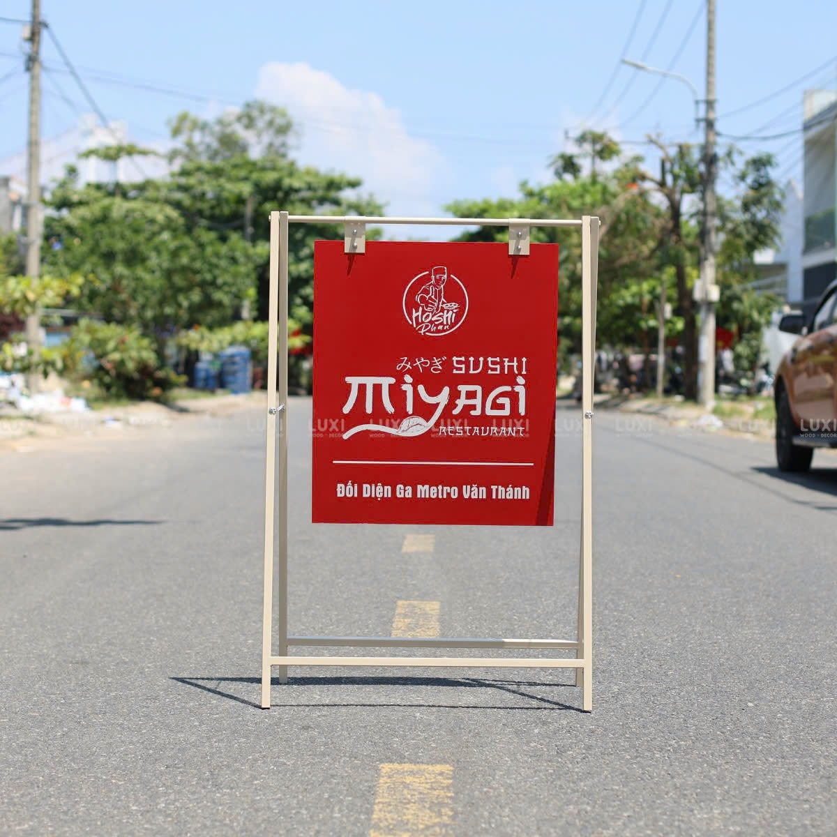 STANDEE SẮT KHUNG TREO SẮT - LUXI DECOR