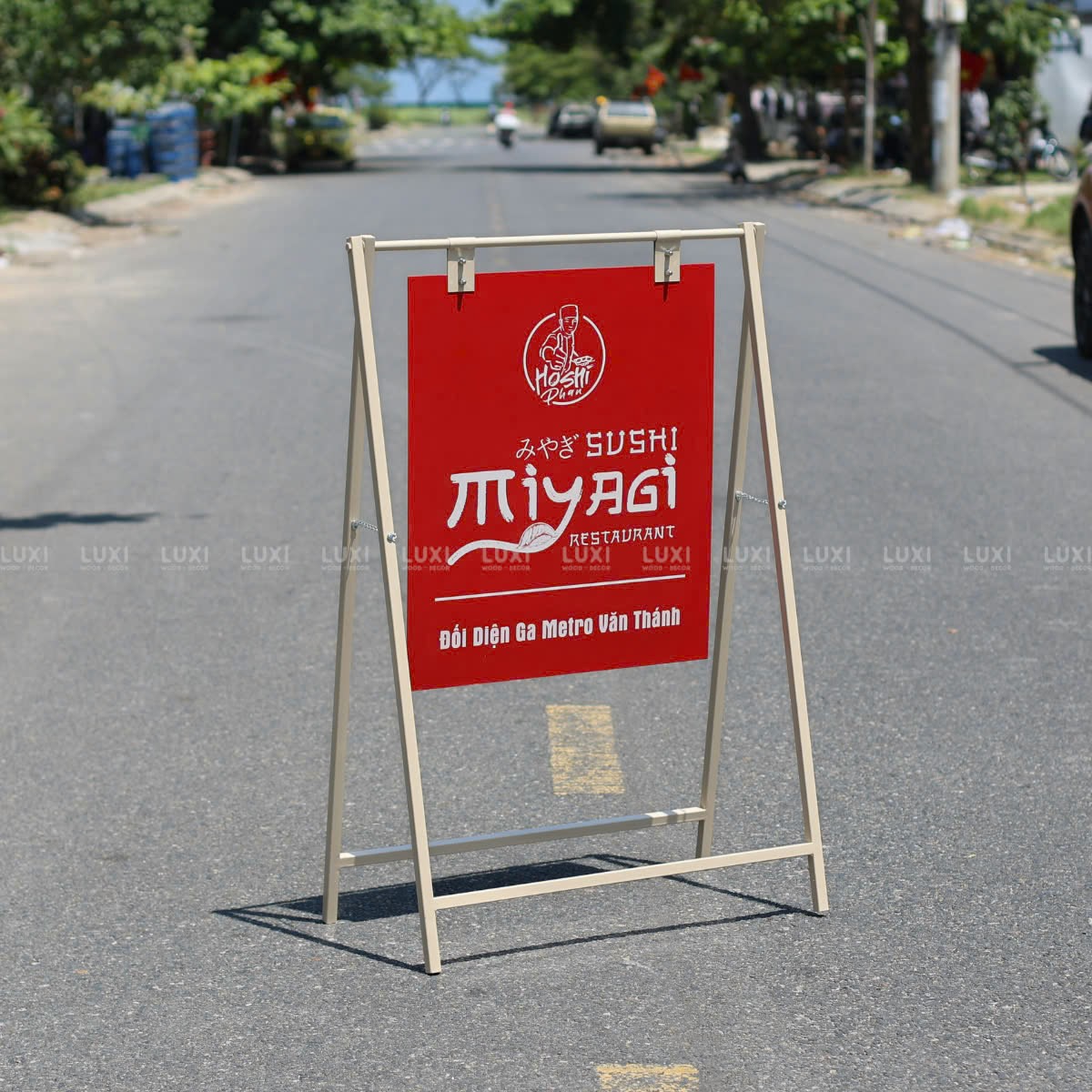 STANDEE SẮT KHUNG TREO SẮT - LUXI DECOR