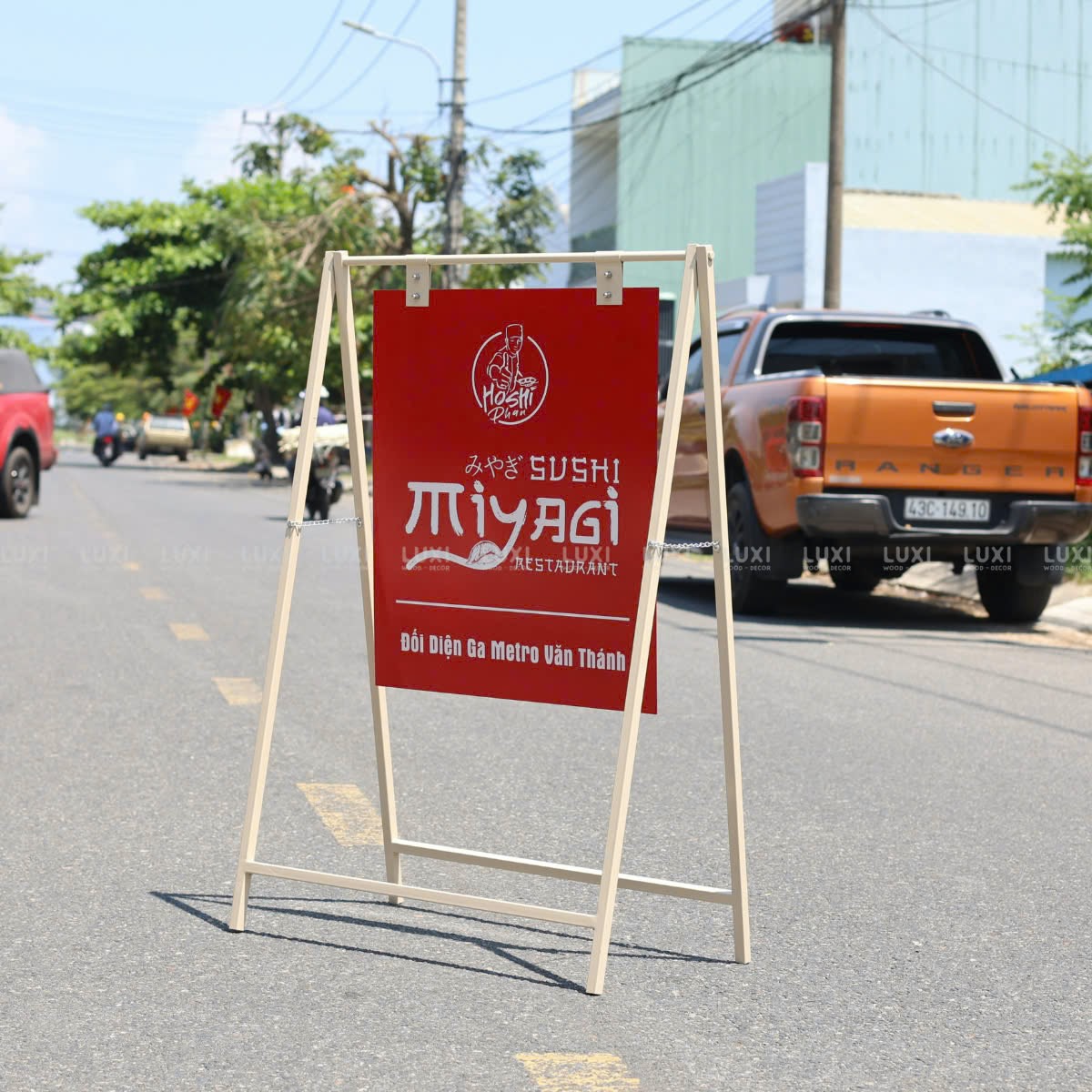 STANDEE SẮT KHUNG TREO SẮT - LUXI DECOR