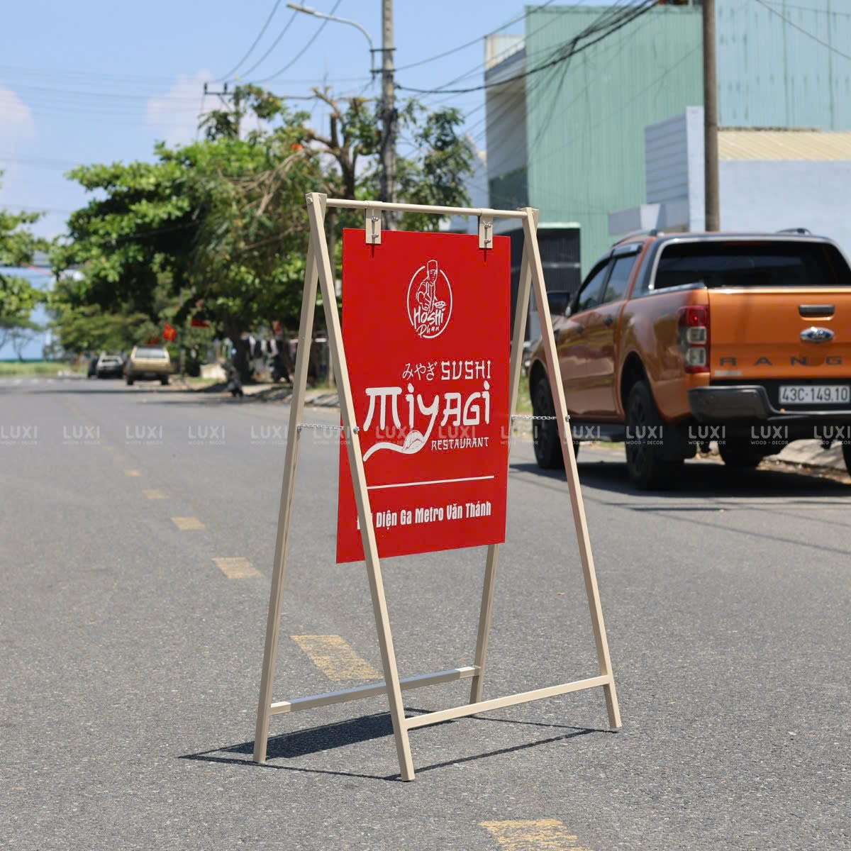 STANDEE SẮT KHUNG TREO SẮT - LUXI DECOR