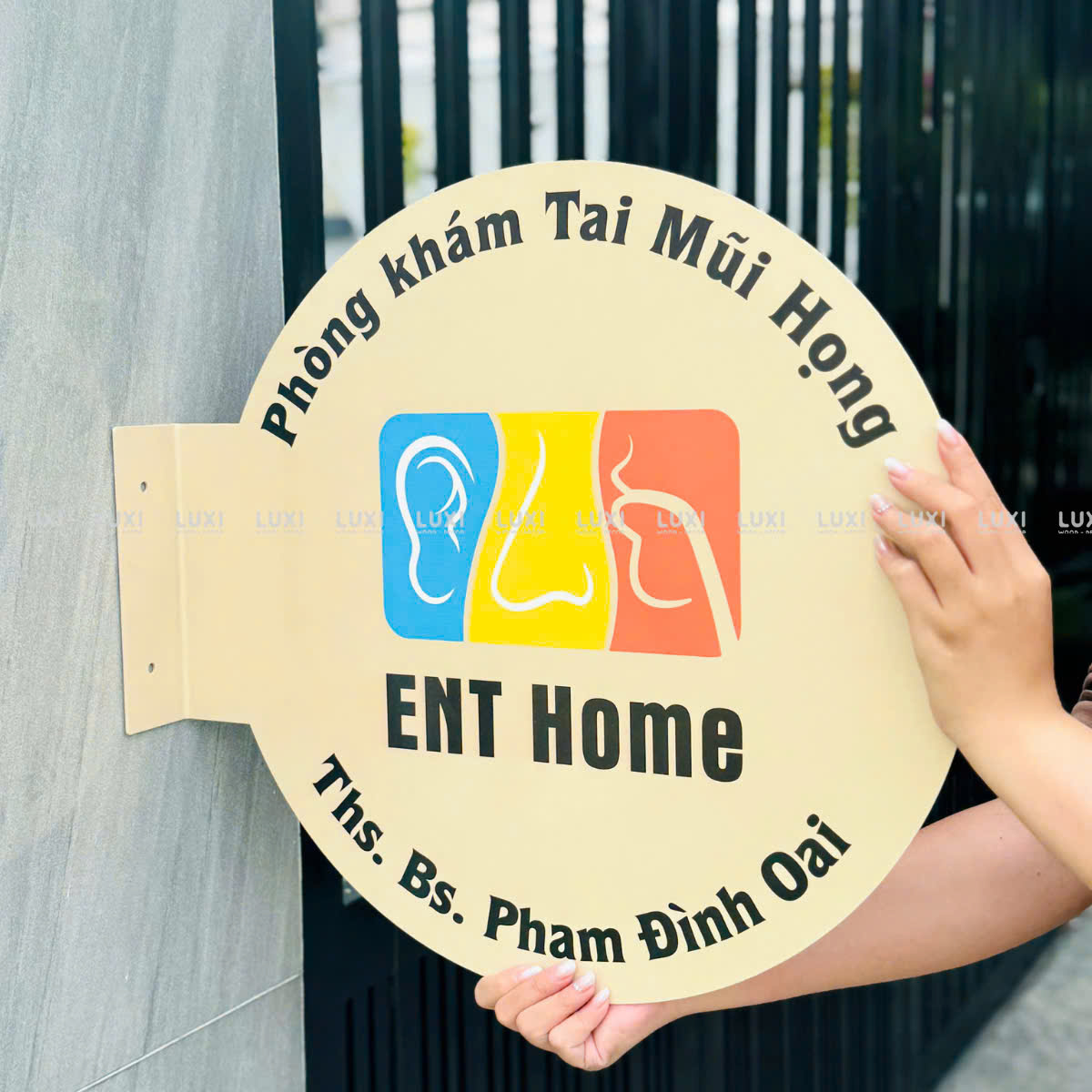 Bảng Sắt Tròn Treo Ngoài Trời - Luxi Decor