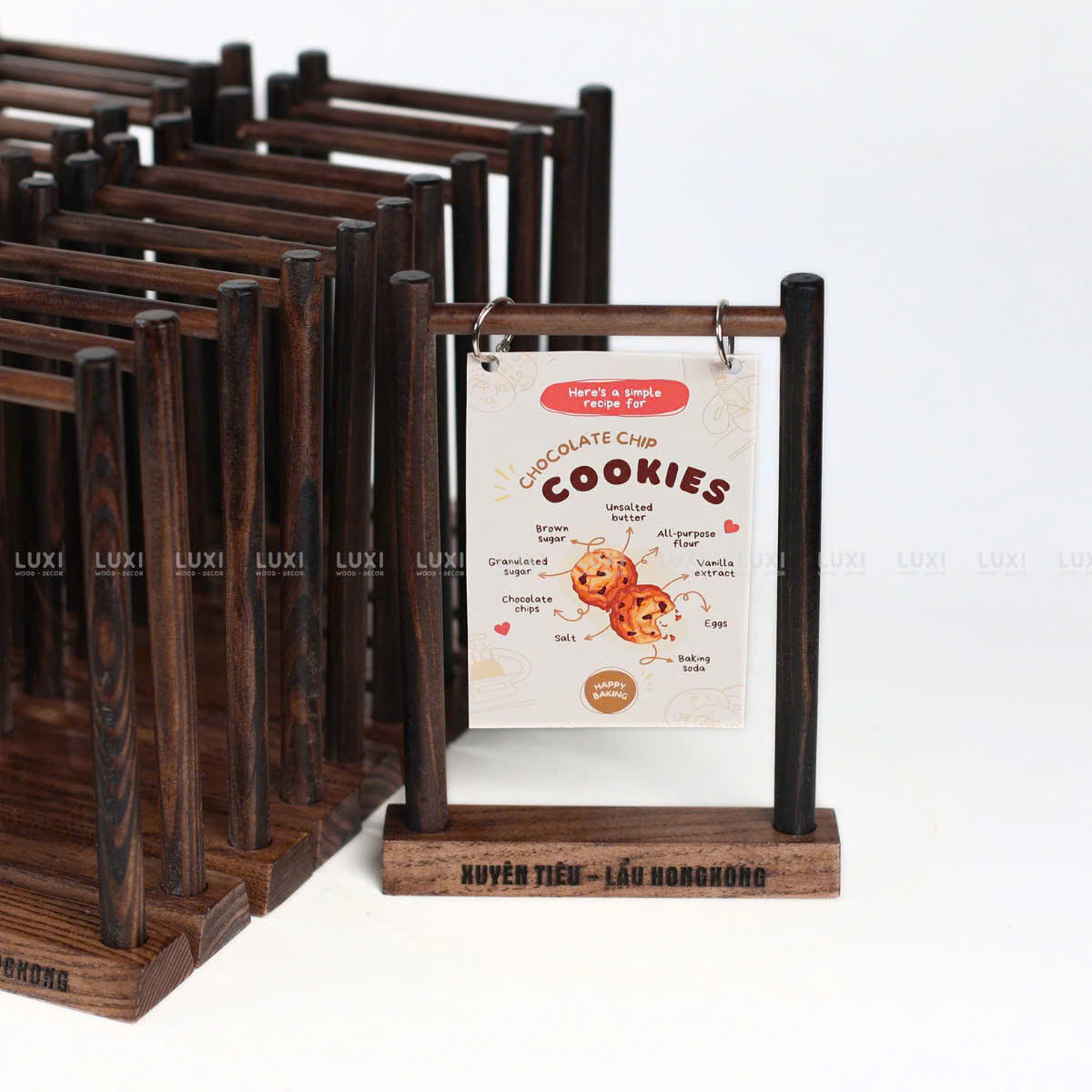 GIÁ TREO MENU BỎ VỪA GIẤY A5 - LUXI DECOR