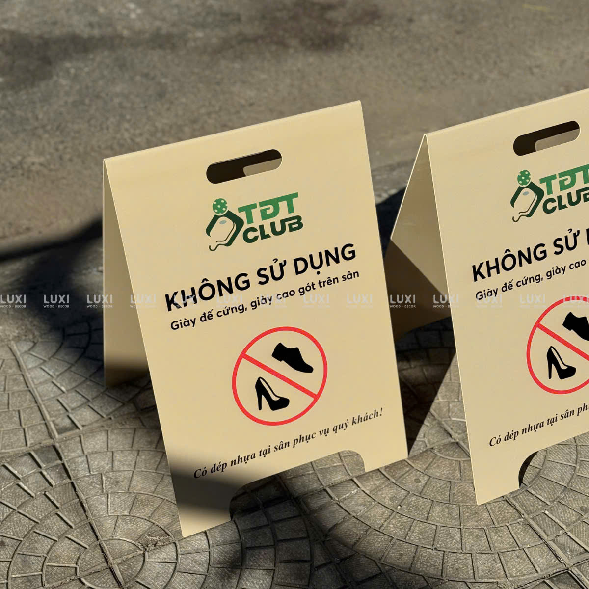 STANDEE SẮT CHỮ A CÓ TAY CẦM - DECOR NHÀ HÀNG, QUÁN CÀ PHÊ - LUXI DECOR