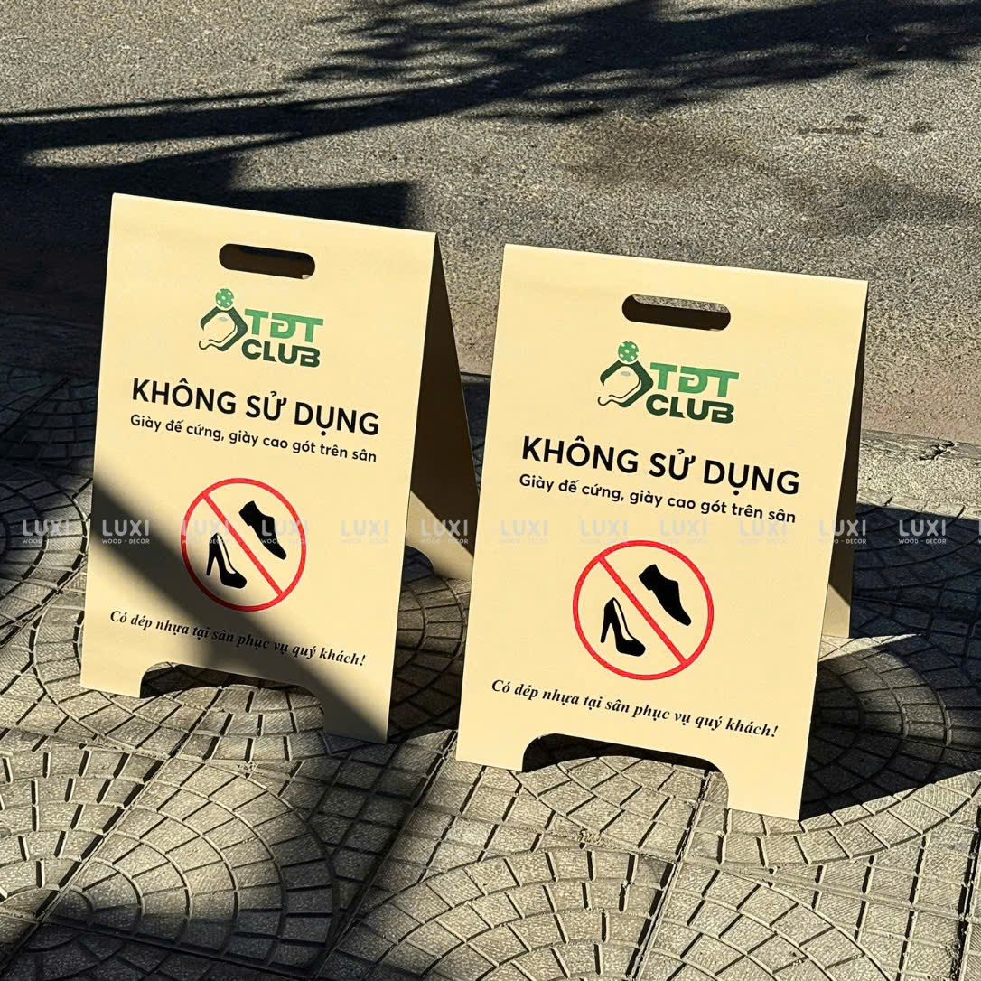 STANDEE SẮT CHỮ A CÓ TAY CẦM - DECOR NHÀ HÀNG, QUÁN CÀ PHÊ - LUXI DECOR