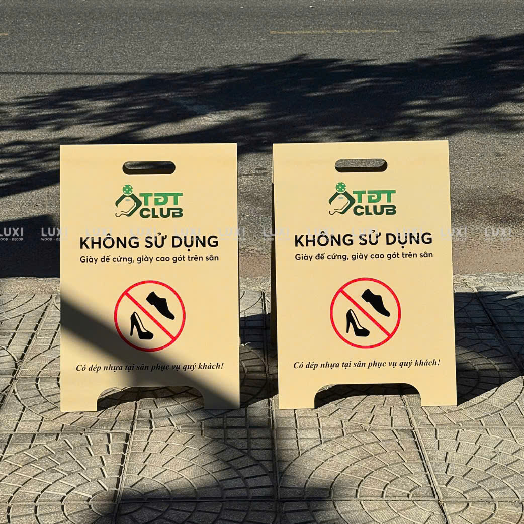 STANDEE SẮT CHỮ A CÓ TAY CẦM - DECOR NHÀ HÀNG, QUÁN CÀ PHÊ - LUXI DECOR