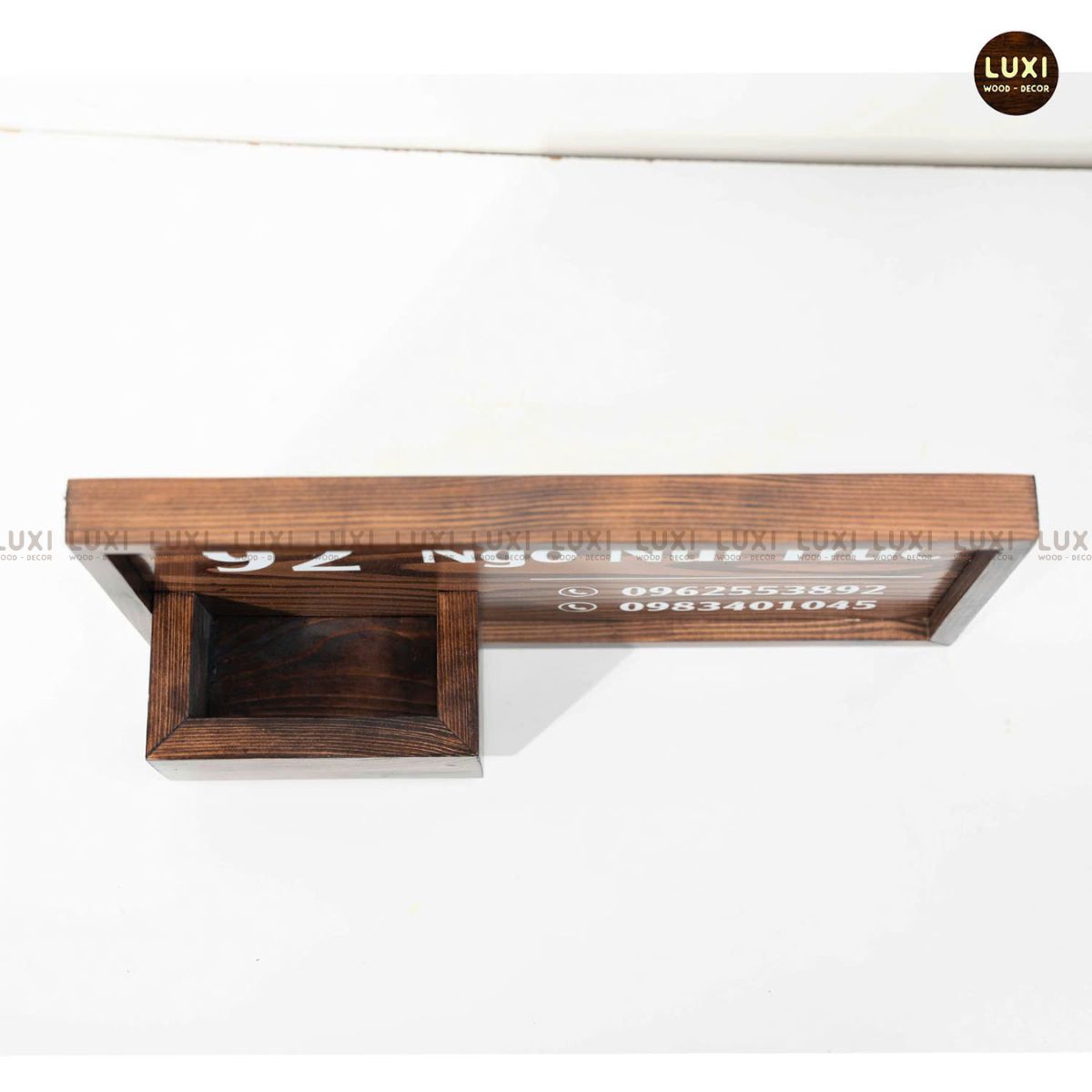 BẢNG GỖ SỐ NHÀ THIẾT KẾ THEO YÊU CẦU BAO GỒM HỘP ĐỰNG THƯ PHÍA TRƯỚC - LUXI DECOR