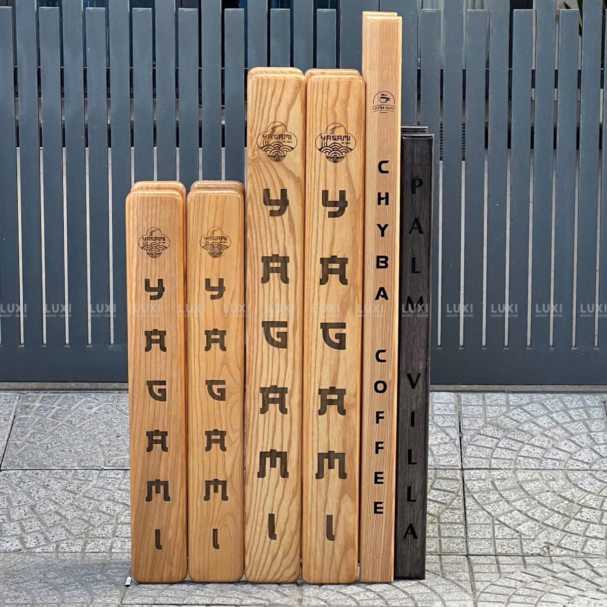 TAY NẮM GỖ CHO CÁC LOẠI CỬA KÍNH, KHẮC NỘI DUNG THEO YÊU CẦU (GỖ SỒI/OAK) - LUXI DECOR