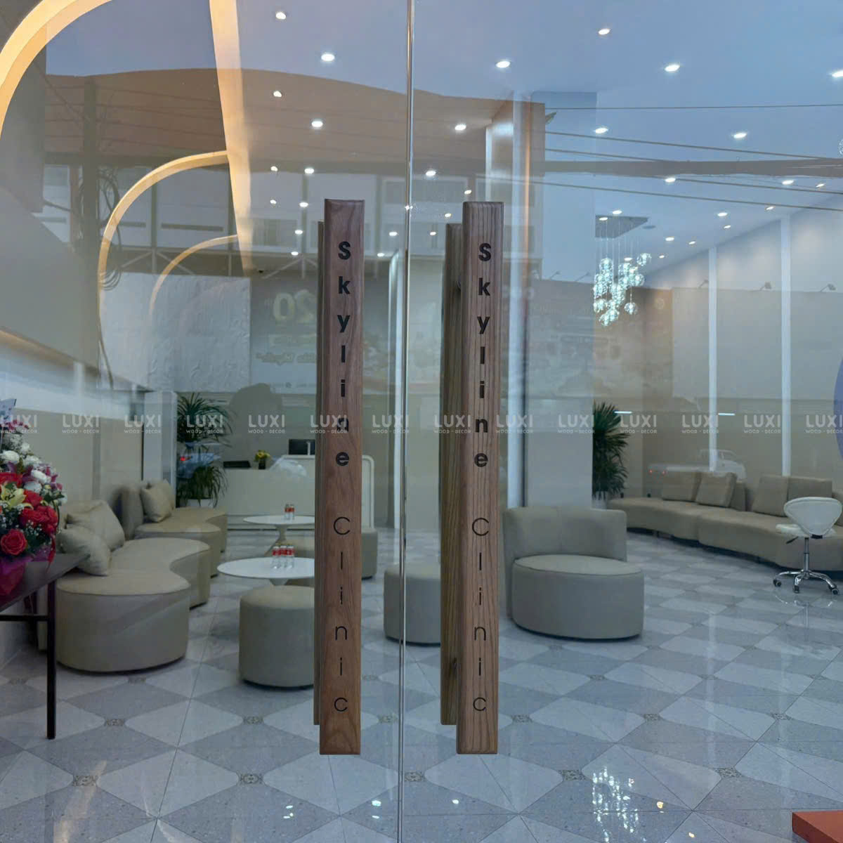 TAY NẮM GỖ CHO CÁC LOẠI CỬA KÍNH, KHẮC NỘI DUNG THEO YÊU CẦU (GỖ SỒI/OAK) - LUXI DECOR