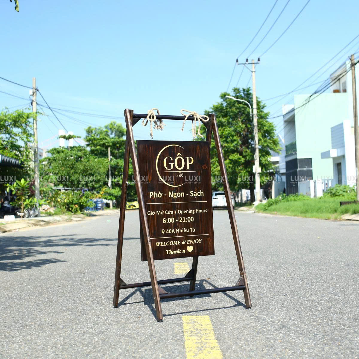 STANDEE QUAI DA IN THEO YÊU CẦU - LUXI DECOR