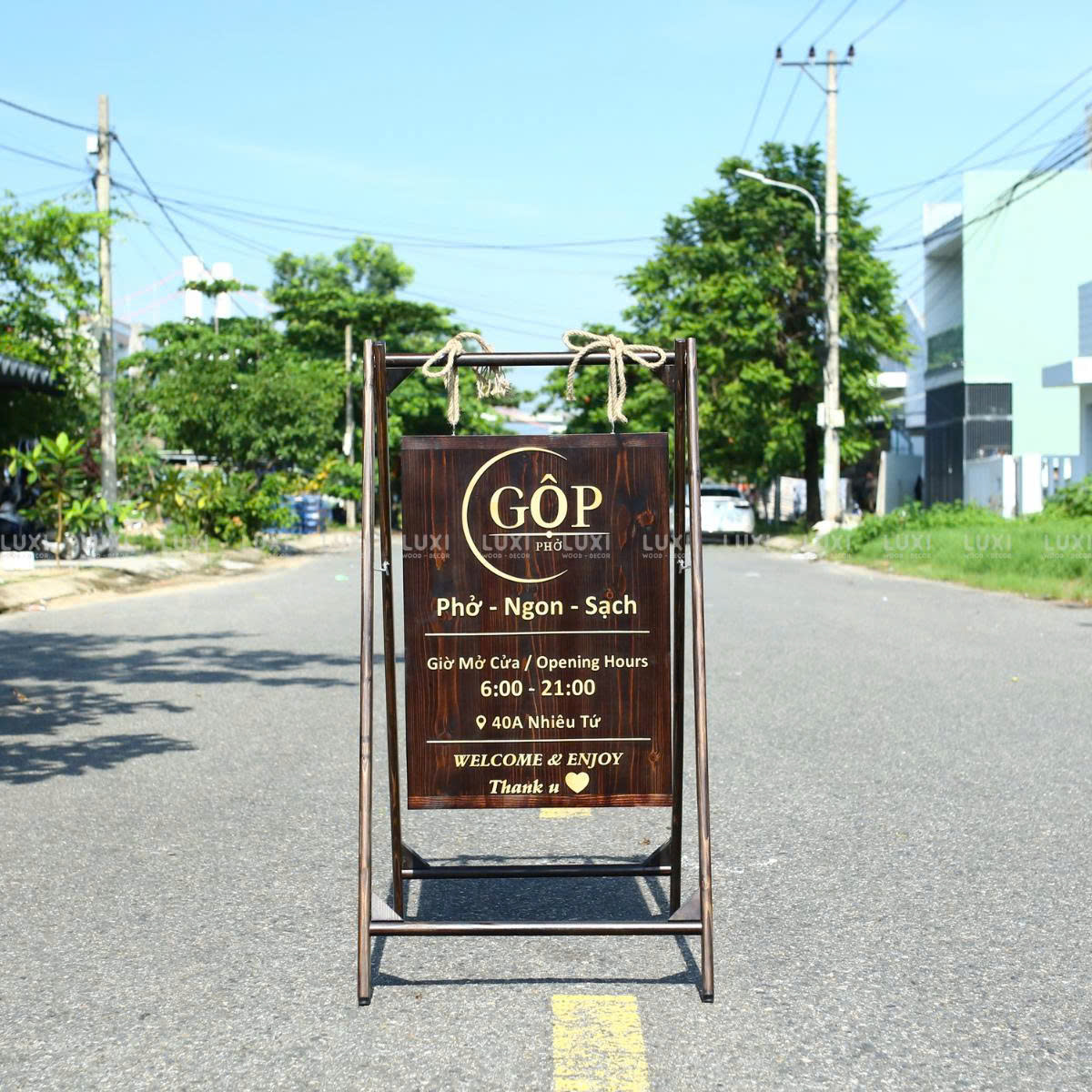 STANDEE GỖ GIÁ RẺ XƯỞNG SẢN XUẤT TRỰC TIẾP MẪU MÃ ĐỘC LẠ  1 MẶT- LUXI DECOR