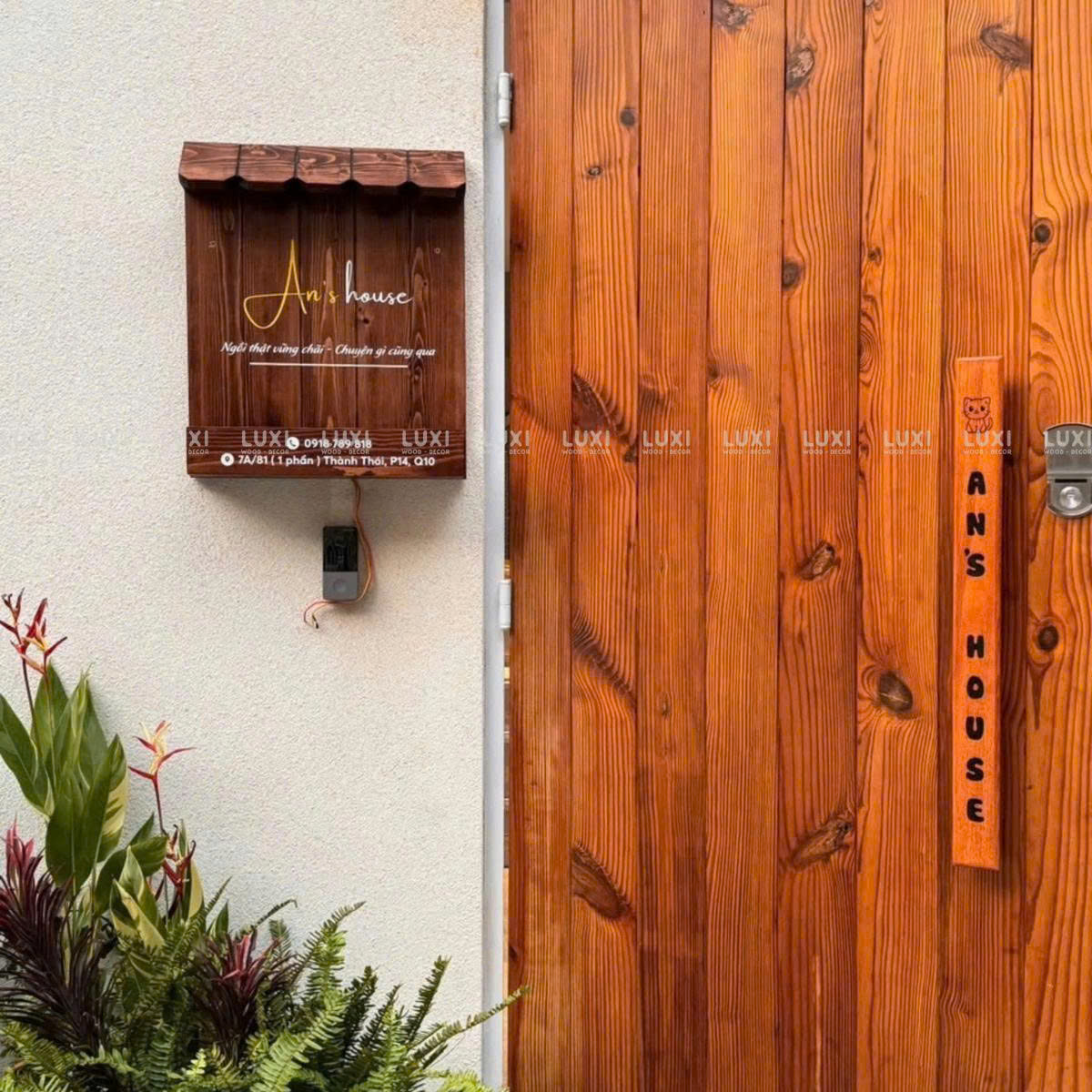 BẢNG HIỆU GỖ MÁI NGÓI VÀ KỆ HOA - LUXI DECOR