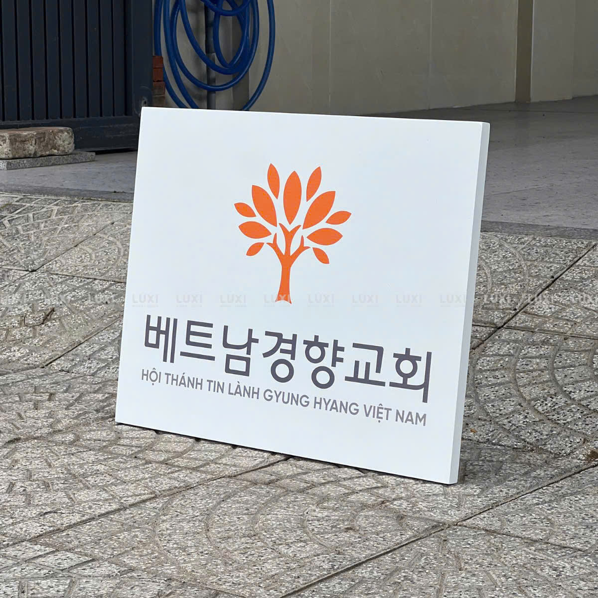 BẢNG HIỆU GỖ THÔNG - LUXI DECOR