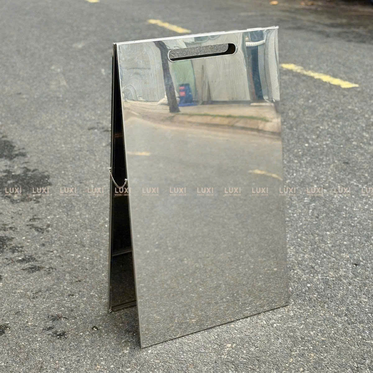 Standee Inox Tráng Gương, Hình Dáng Chữ A, Dễ Di Chuyển - Luxi Decor