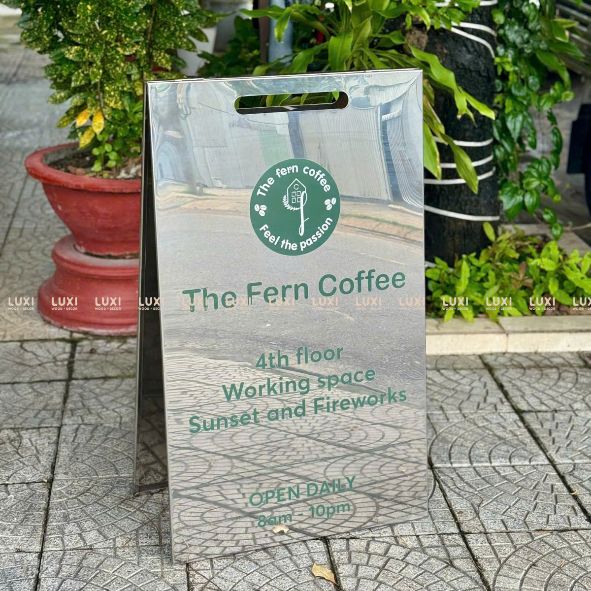 Standee Inox Tráng Gương, Hình Dáng Chữ A, Dễ Di Chuyển - Luxi Decor