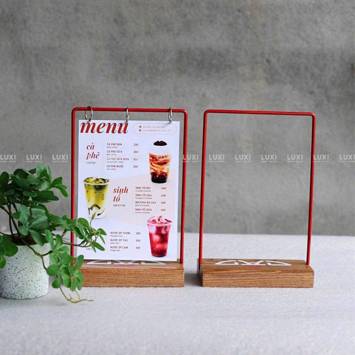 GIÁ TREO MENU KHUNG SẮT ĐỂ BÀN - KHẮC LOGO - LUXI DECOR