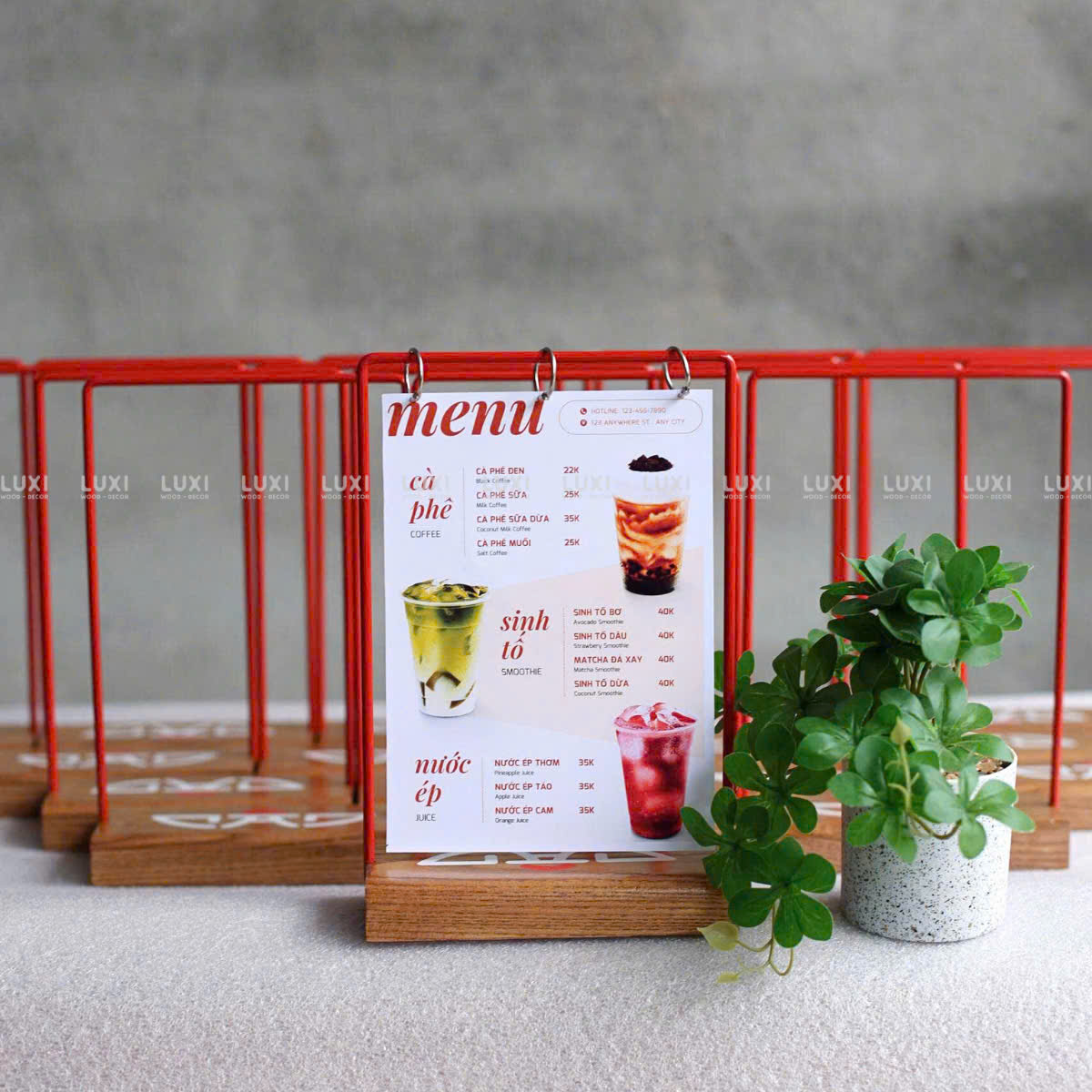 GIÁ TREO MENU KHUNG SẮT ĐỂ BÀN - KHẮC LOGO - LUXI DECOR