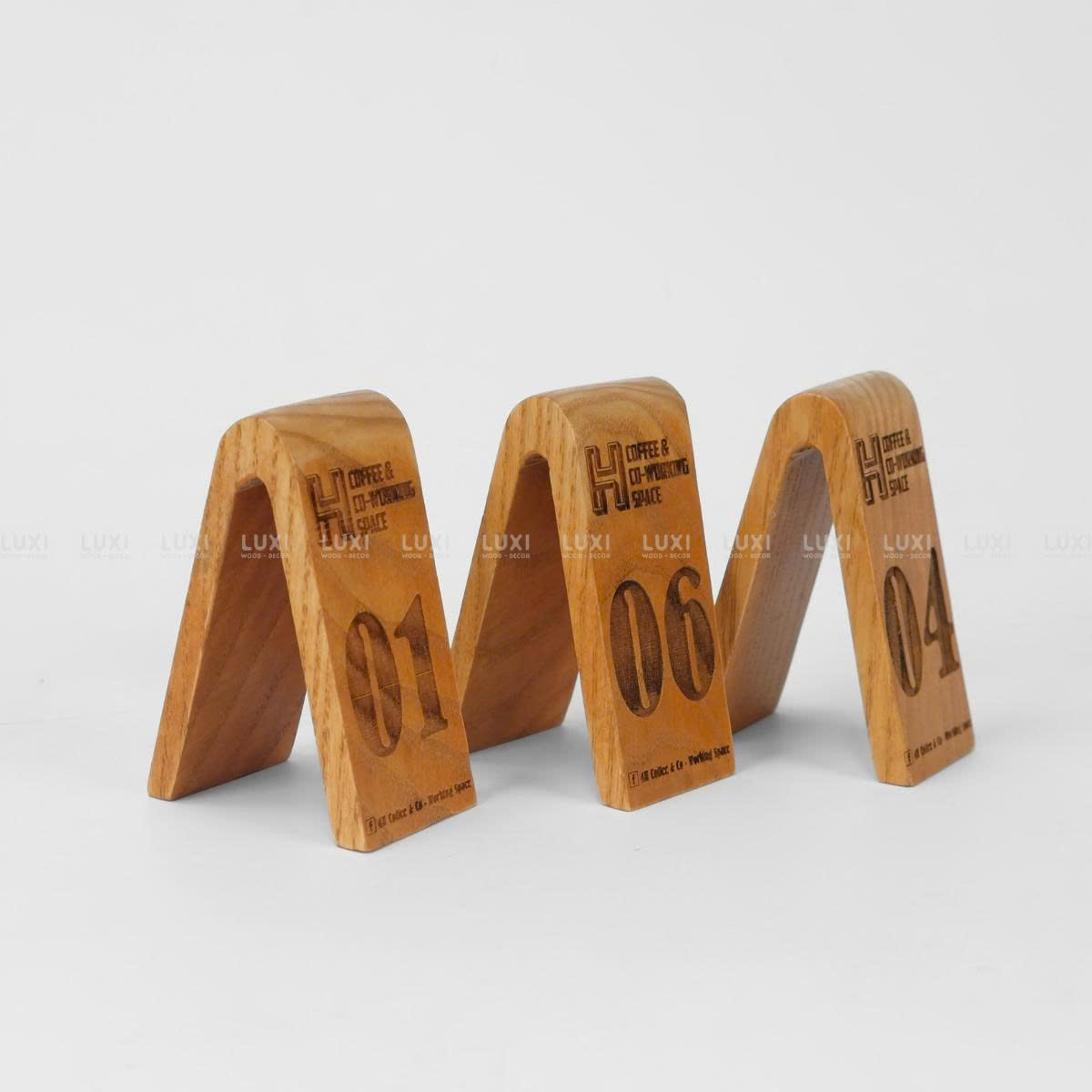 THẺ SỐ BÀN CHỮ V ÚP NGƯỢC 1 MẶT- LUXI DECOR