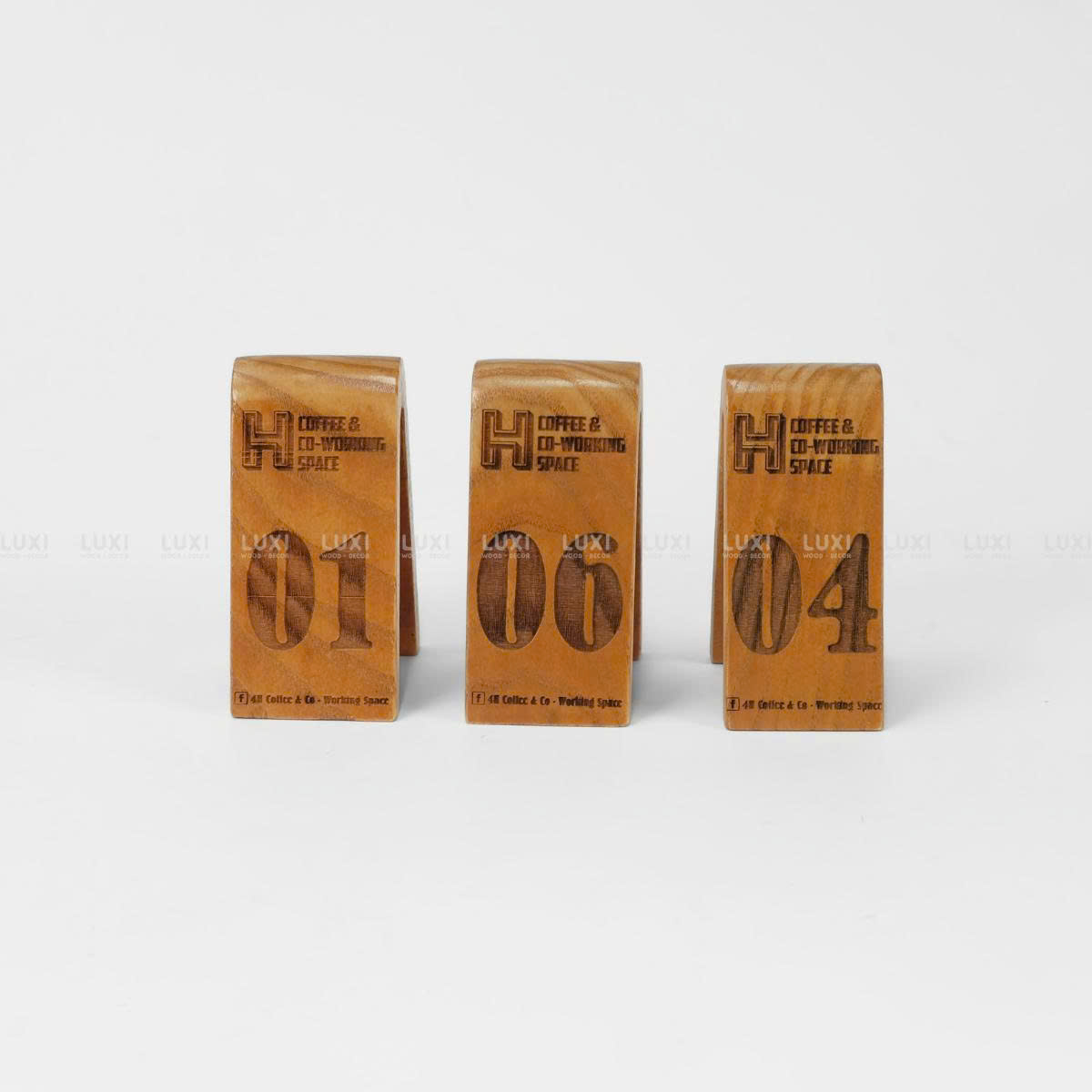 THẺ SỐ BÀN CHỮ V ÚP NGƯỢC 1 MẶT- LUXI DECOR