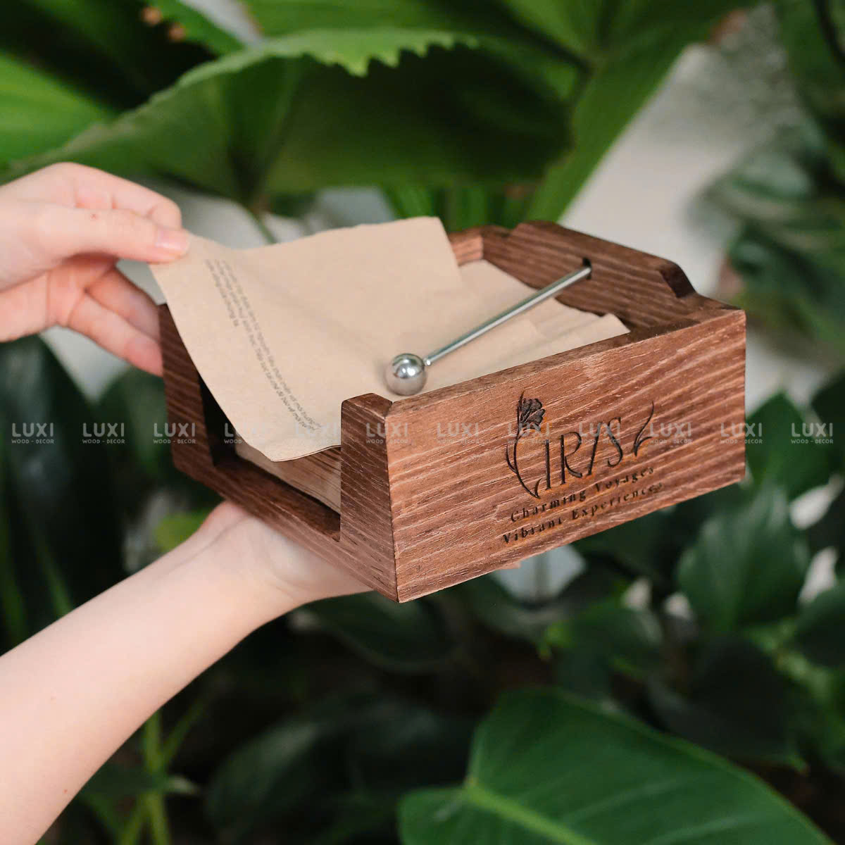 HỘP GỖ ĐỰNG GIẤY HÌNH VUÔNG - PHỤ KIỆN INOX - HIÊN ĐẠI