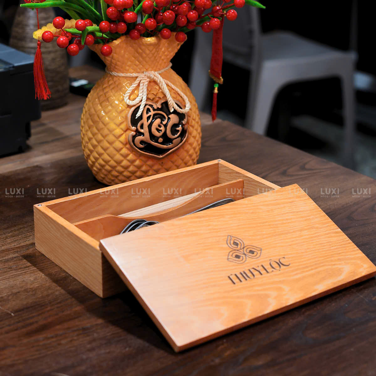 KHAY GỖ ĐỰNG ĐŨA – MUỖNG – NĨA 2 NGĂN - NẮP HÍT NAM CHÂM - LUXI DECOR