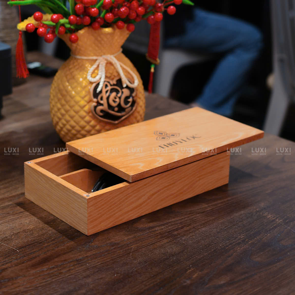 KHAY GỖ ĐỰNG ĐŨA – MUỖNG – NĨA 2 NGĂN - NẮP HÍT NAM CHÂM - LUXI DECOR