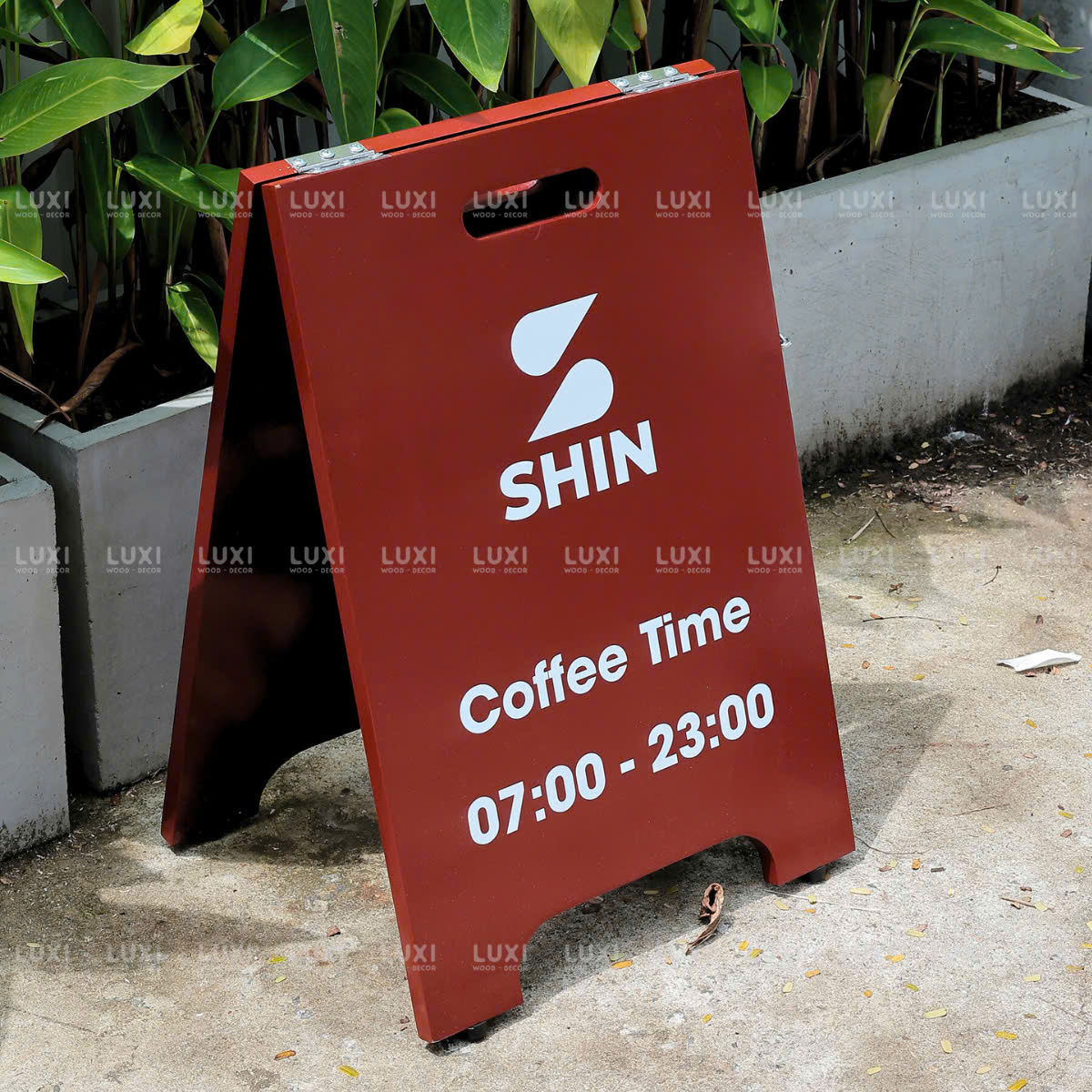 Standee Ván Phin Có Tay Cầm - In UV Theo Yêu Cầu - LUXI DECOR