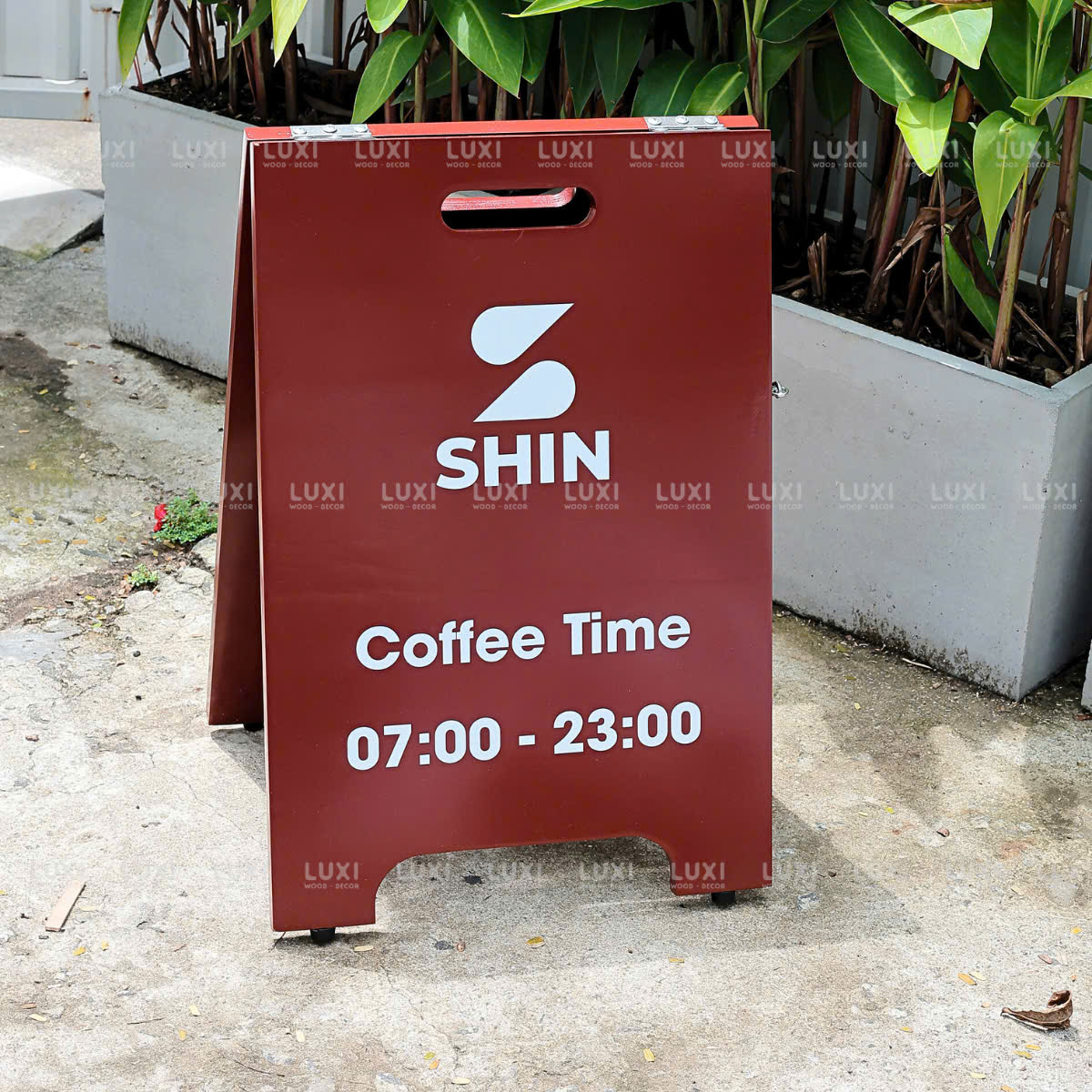 Standee Ván Phin Có Tay Cầm - In UV Theo Yêu Cầu - LUXI DECOR