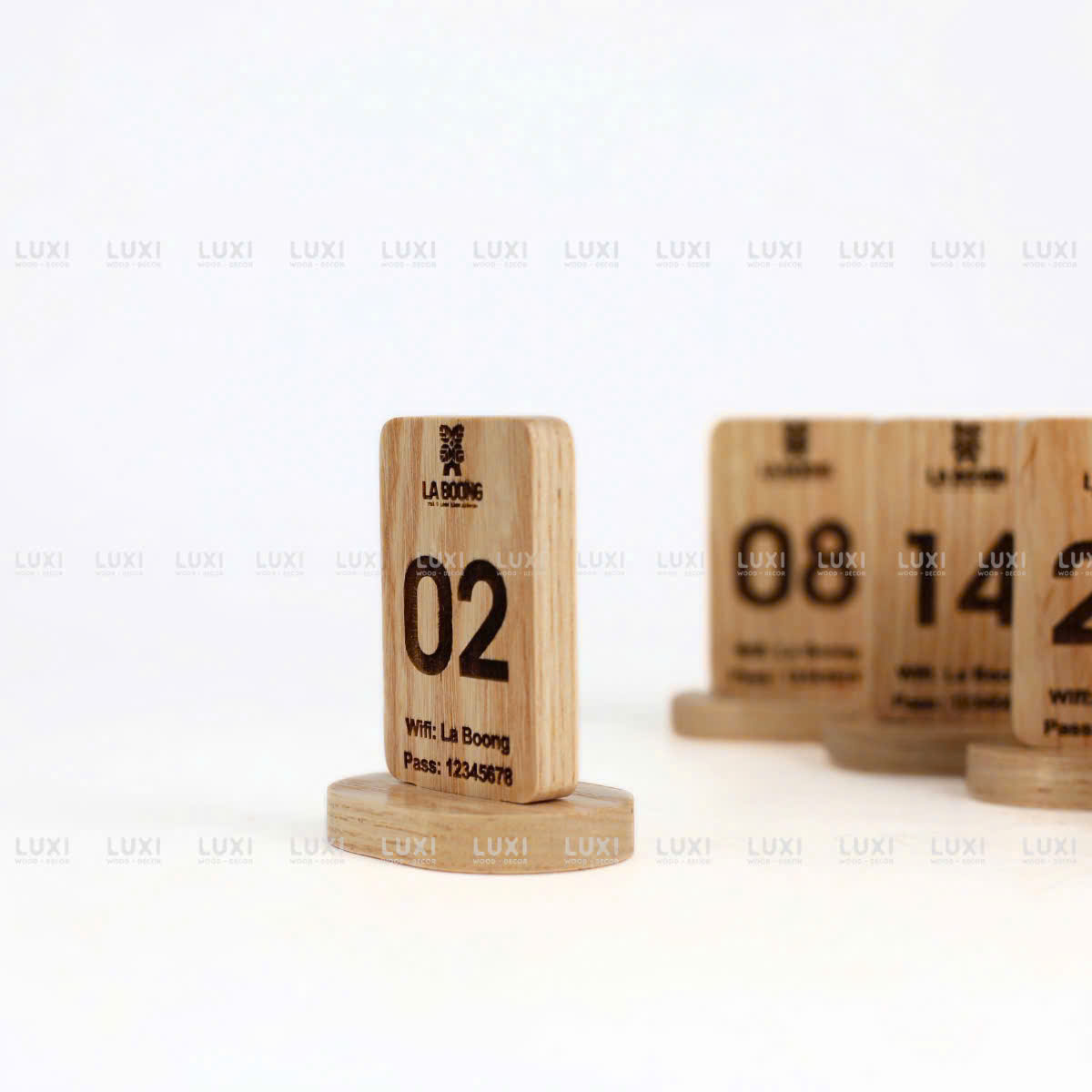 Thẻ Bàn Chữ Nhật Đế Tròn - Gỗ Sồi - Khắc Laser Theo Yêu Cầu - Luxi Decor