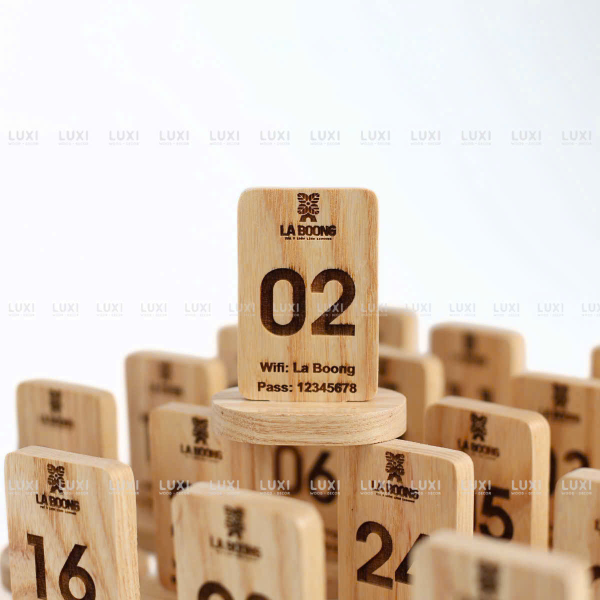 Thẻ Bàn Chữ Nhật Đế Tròn - Gỗ Sồi - Khắc Laser Theo Yêu Cầu - Luxi Decor