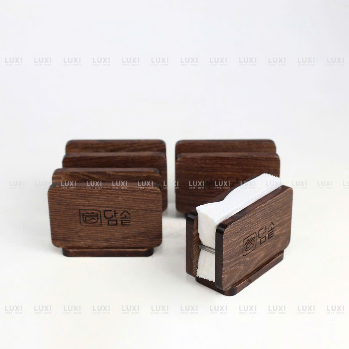 Kệ Đựng Giấy Gỗ Có Chắn Inox - Khắc Logo Theo Yêu Cầu - LUXI DECOR