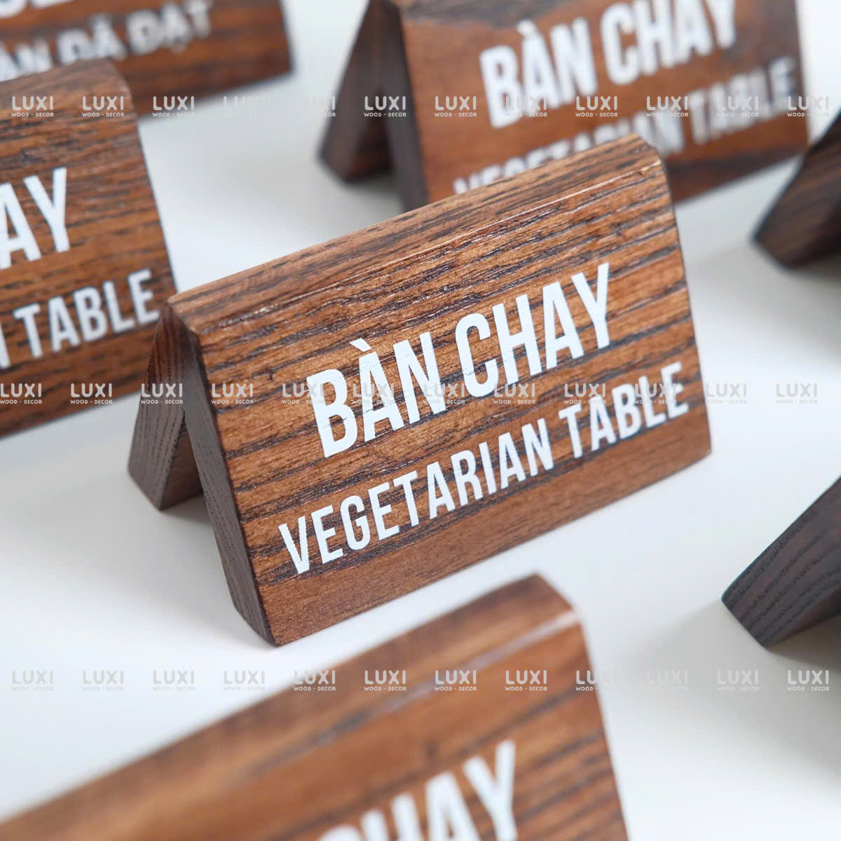 Bảng Để Bàn V Ngược - Reversed - Đã Đặt Bàn - In Theo Yêu Cầu - LUXI DECOR