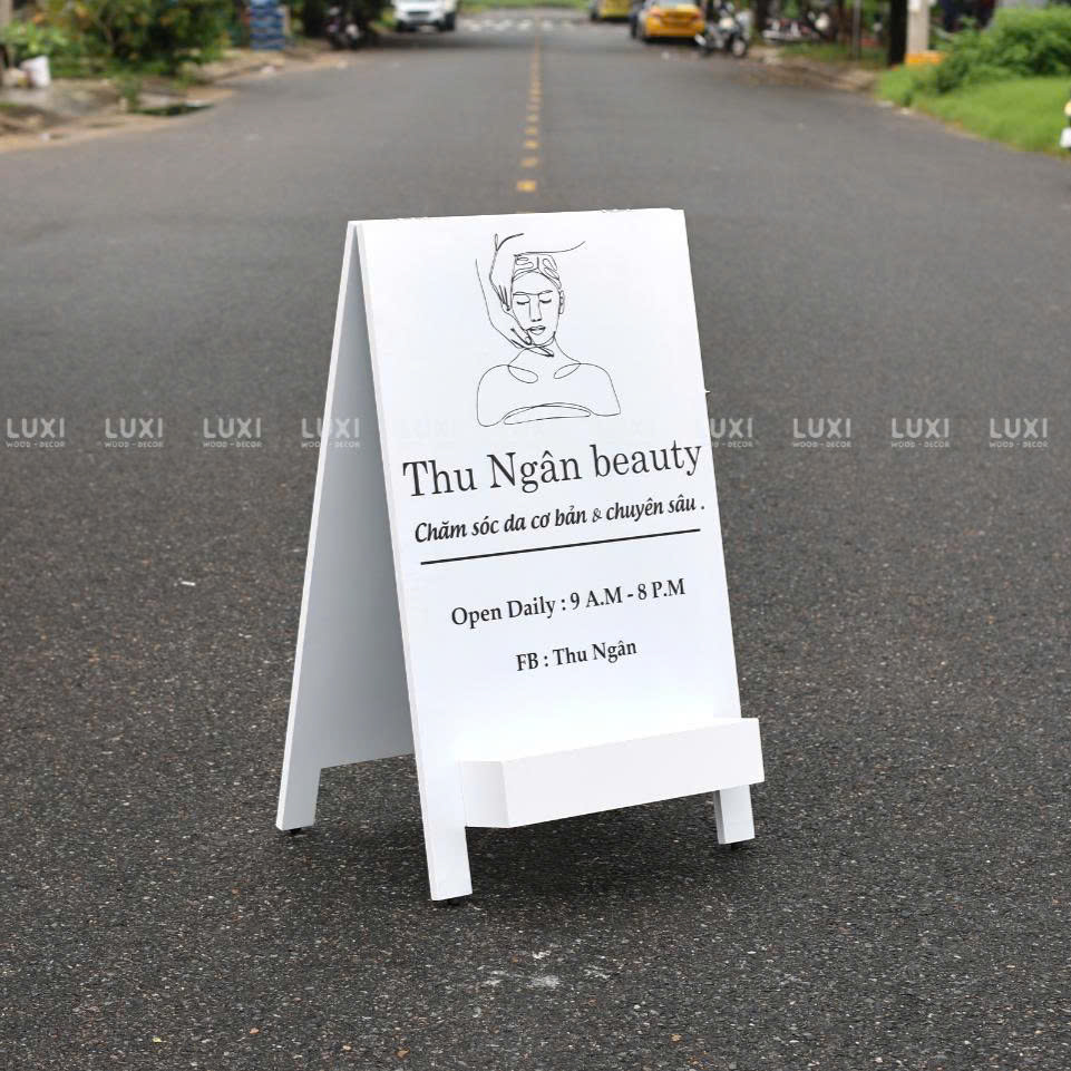 STANDEE IN MỘT MẶT CÓ KỆ TRỒNG HOA THÍCH HỢP MỌI KHÔNG GIAN - LUXI DECOR