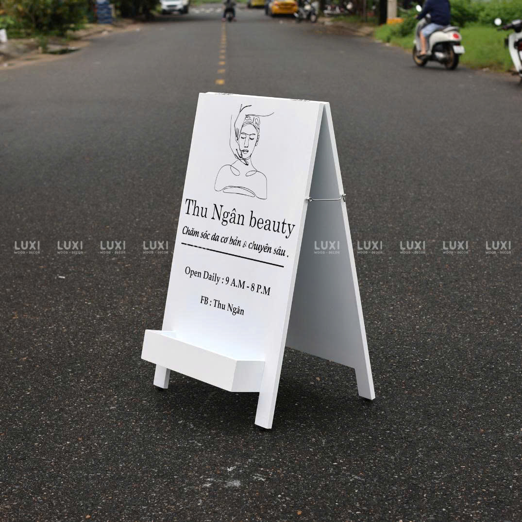 STANDEE IN MỘT MẶT CÓ KỆ TRỒNG HOA THÍCH HỢP MỌI KHÔNG GIAN - LUXI DECOR