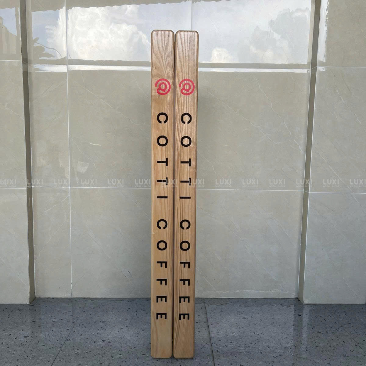 TAY NẮM CỬA KHẮC LASER NỘI DUNG - KÍCH THƯỚC 120CM - LUXI DECOR