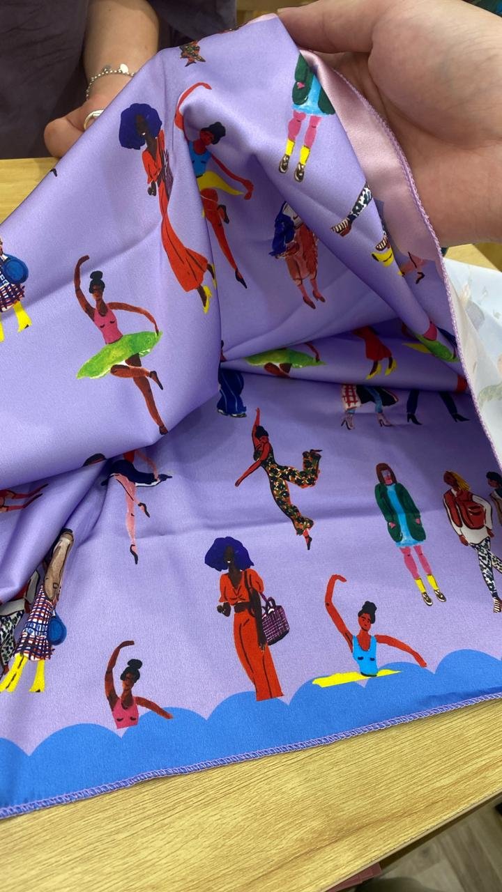 Khăn lụa modern girl tím ( latin silk - 70 x 70 ) Tao Creative