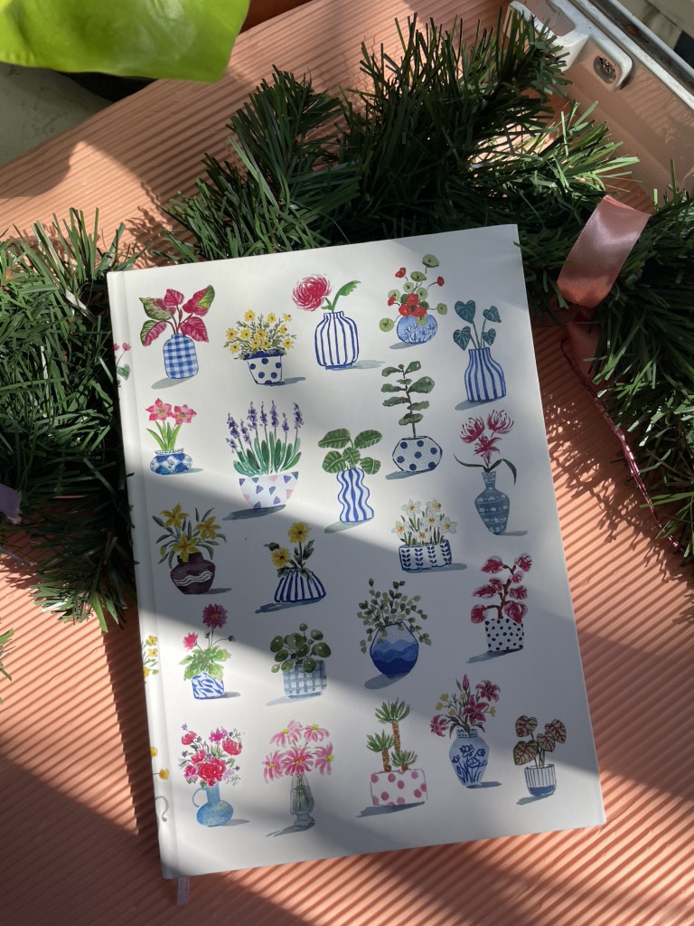 Sổ A5 Dot Mai Lê Hoa nền trắng 100gsm / 120 page