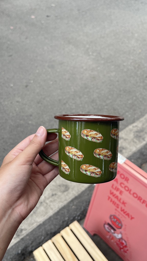 Cốc inox tráng men bánh mì Mai Lê x Líu Lô