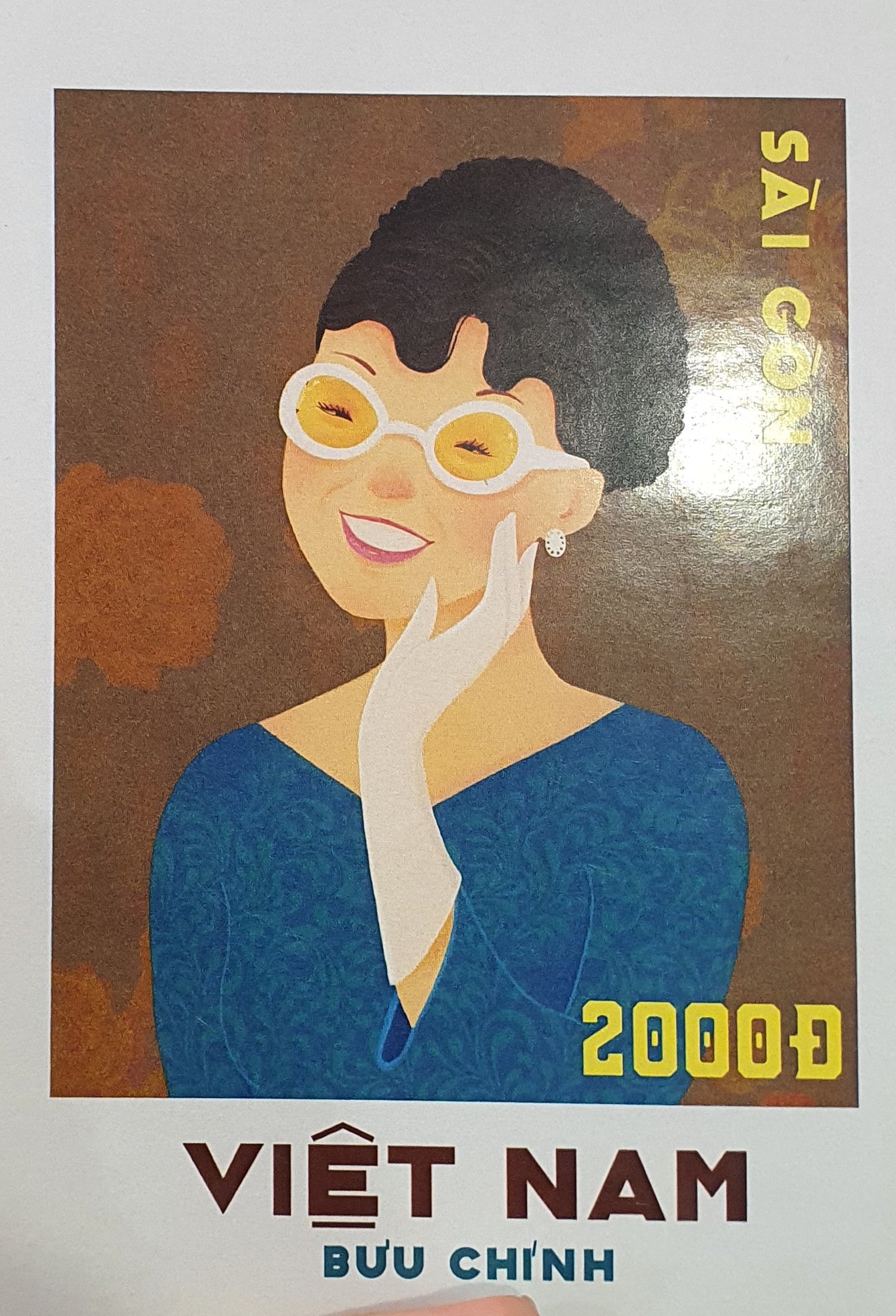 Thiệp Hiền Tâm Hai Ngàn Đồng Cô Gái Kính Trắng