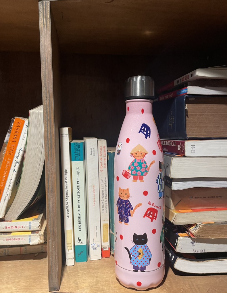 Bình nước mèo hồng Líu Lô 750ml