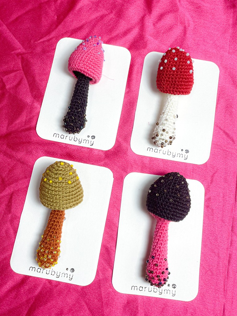 Mushroom brooches maru
