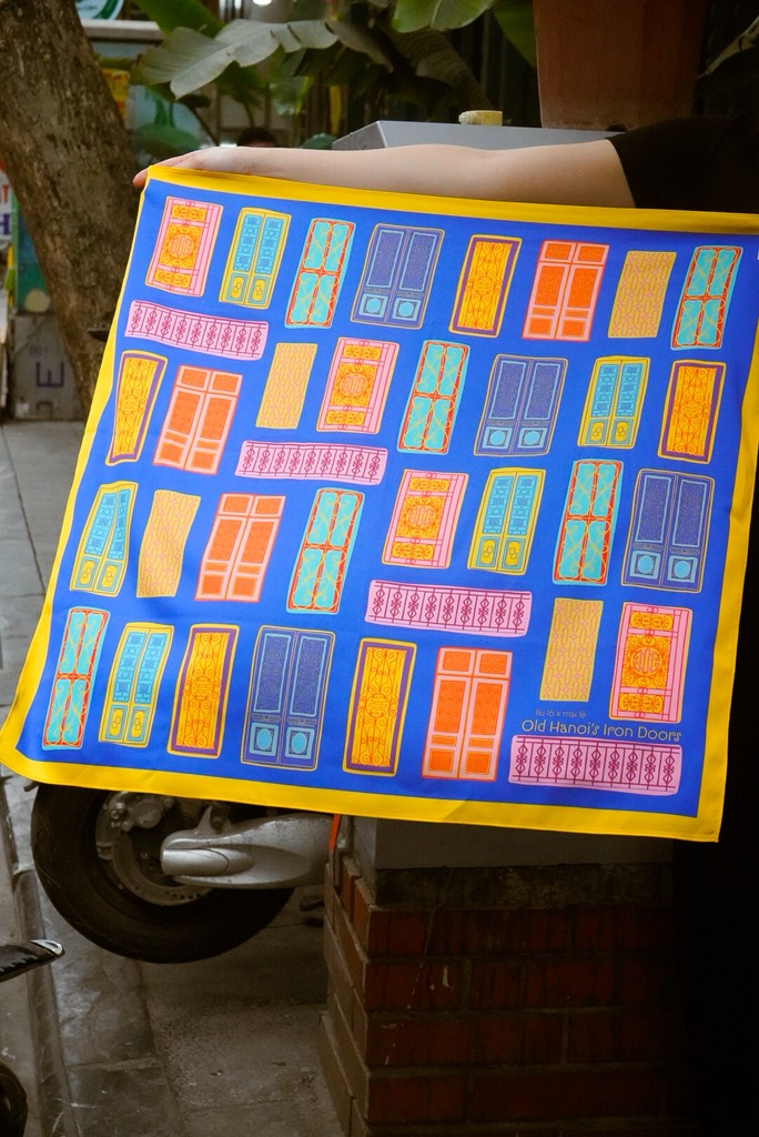 Khăn vuông Hanoi Doors 70x70 Maile x Liulo
