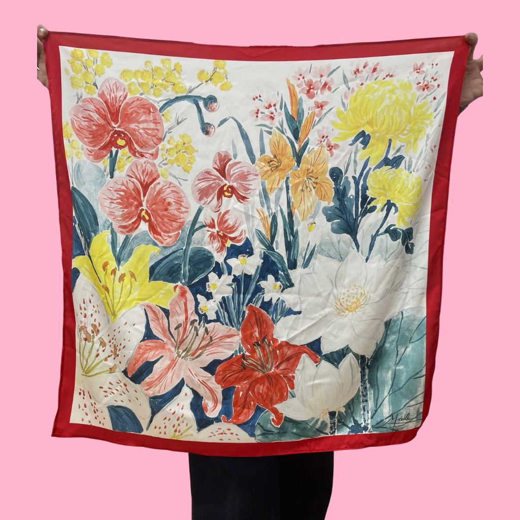 Khăn lụa vuông muôn hoa Mai Lê