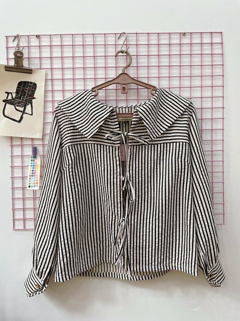 Áo dài tay cột nơ kẻ sọc đen trắng Líu Lô 590